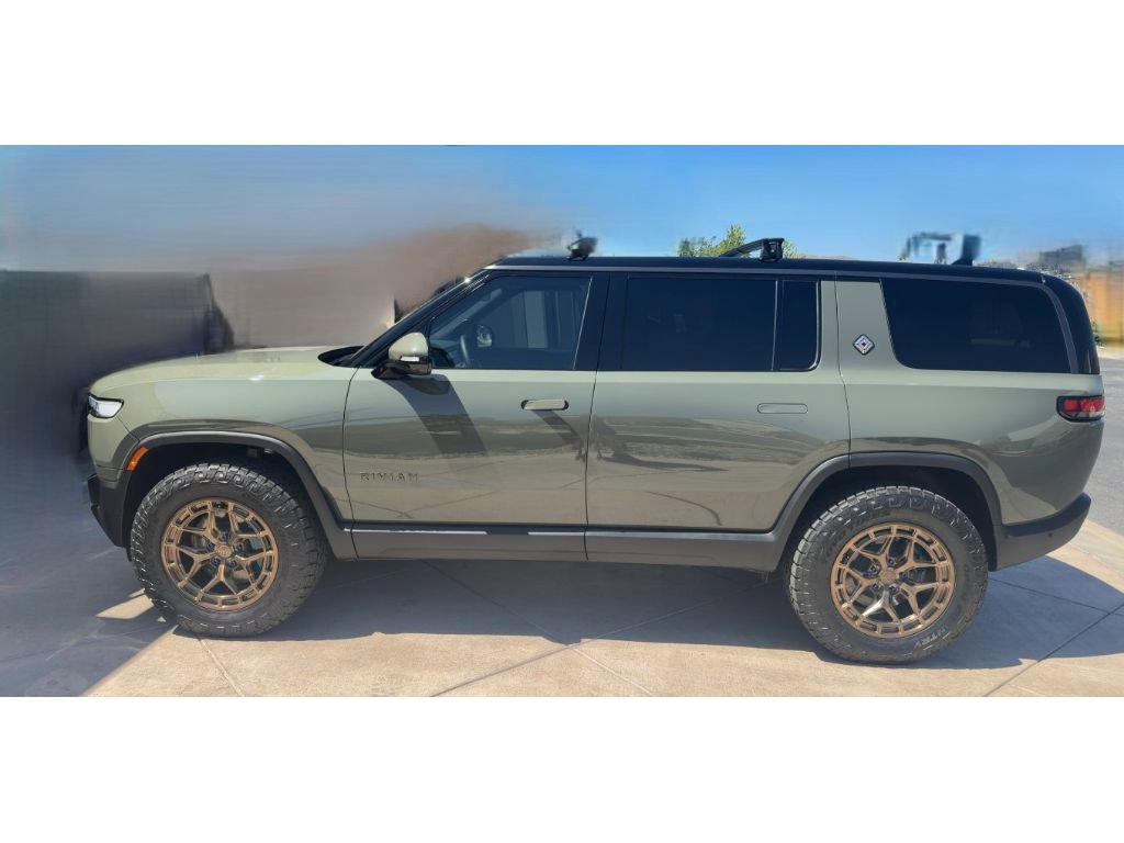 Used 2026 Rivian R1S Premium AWD/4WD image 2