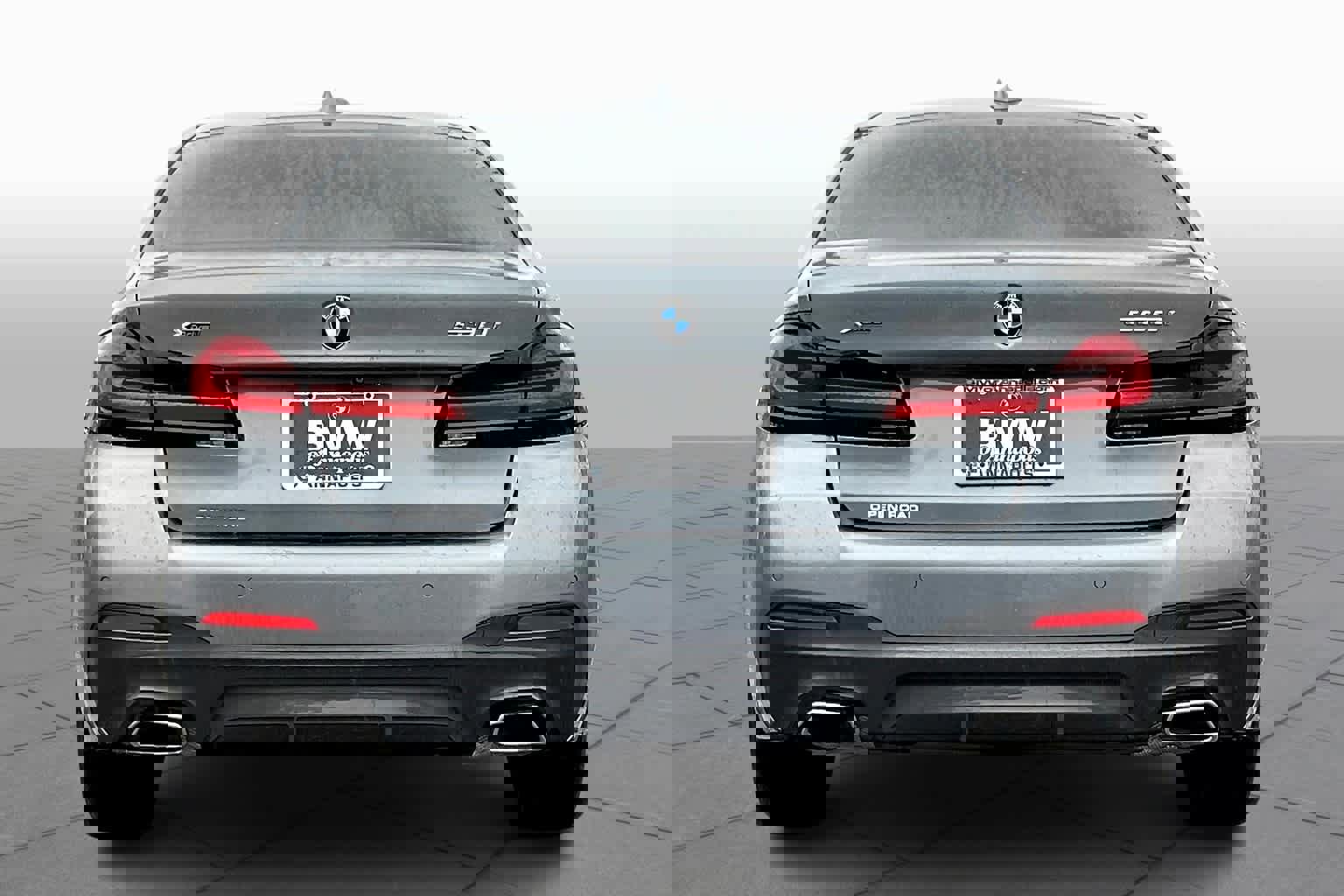 Used 2021 BMW 530i xDrive w/ M Sport Package image 4