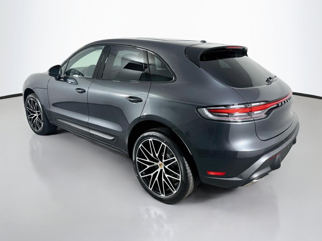 Certified 2026 Porsche Macan AWD/4WD image 3