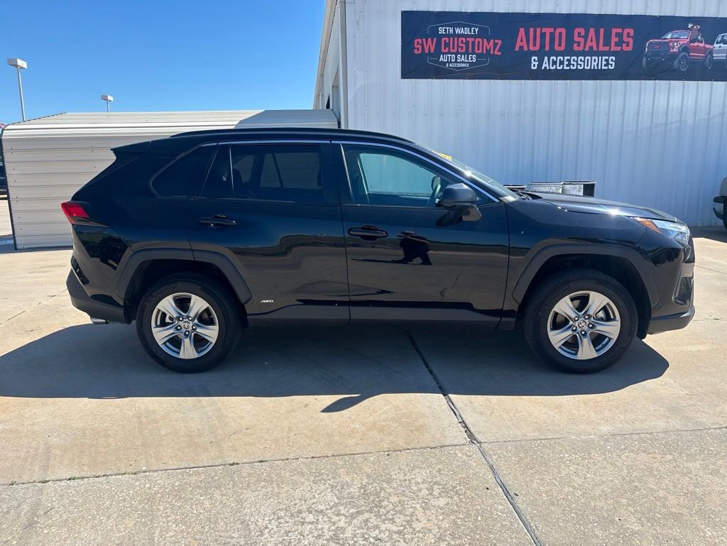 Used 2024 Toyota RAV4 LE AWD/4WD image 5