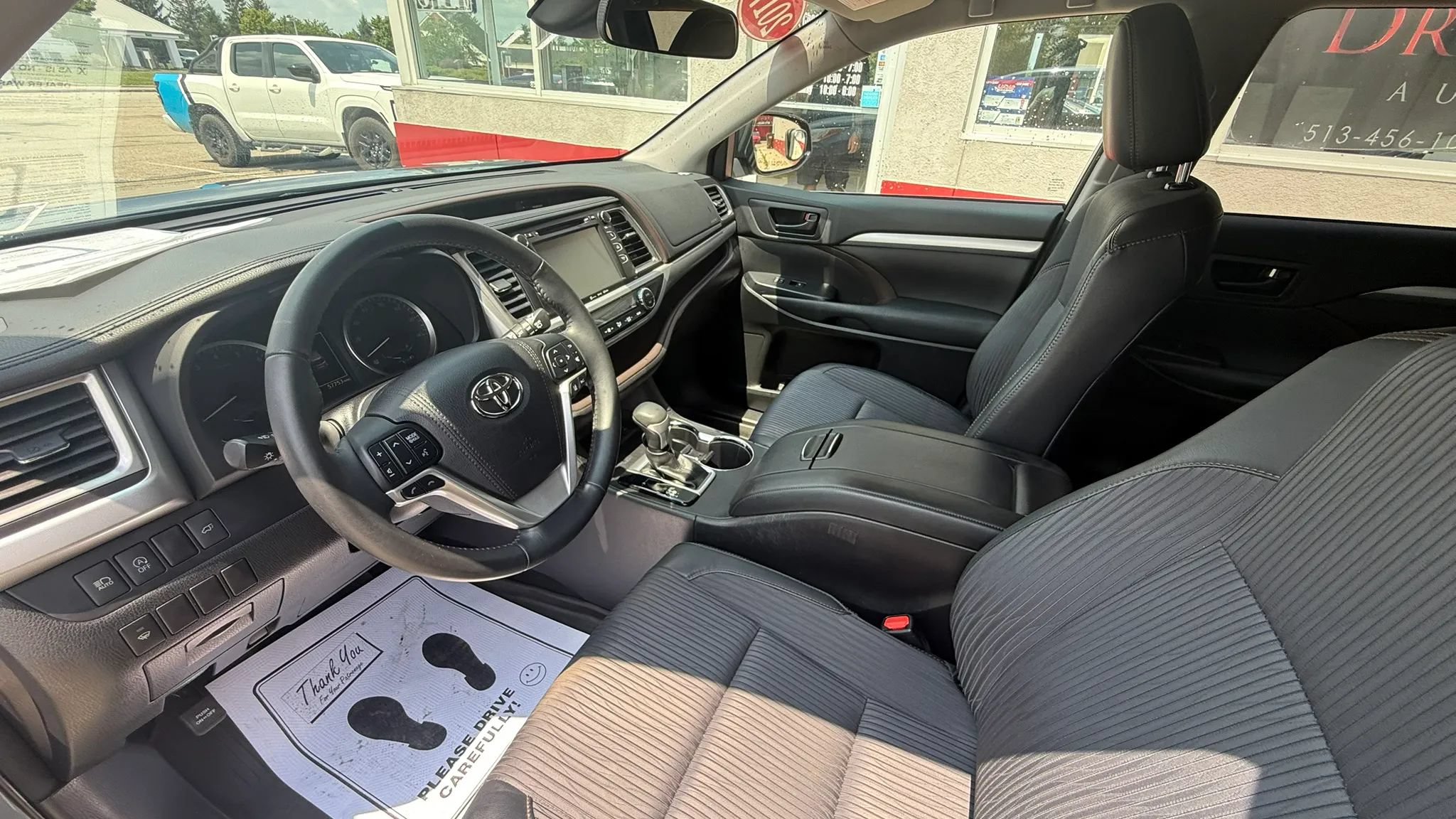 Used 2017 Toyota Highlander Plus AWD/4WD image 9