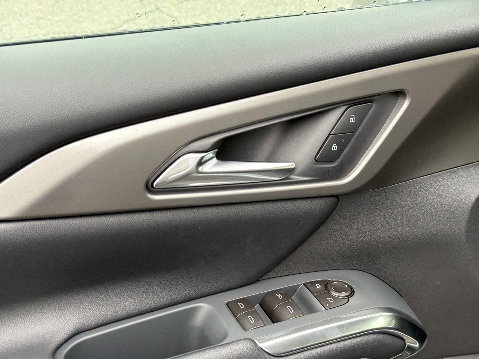 New 2027 Chevrolet Traverse LT w/ Midnight/Sport Edition FWD image 15