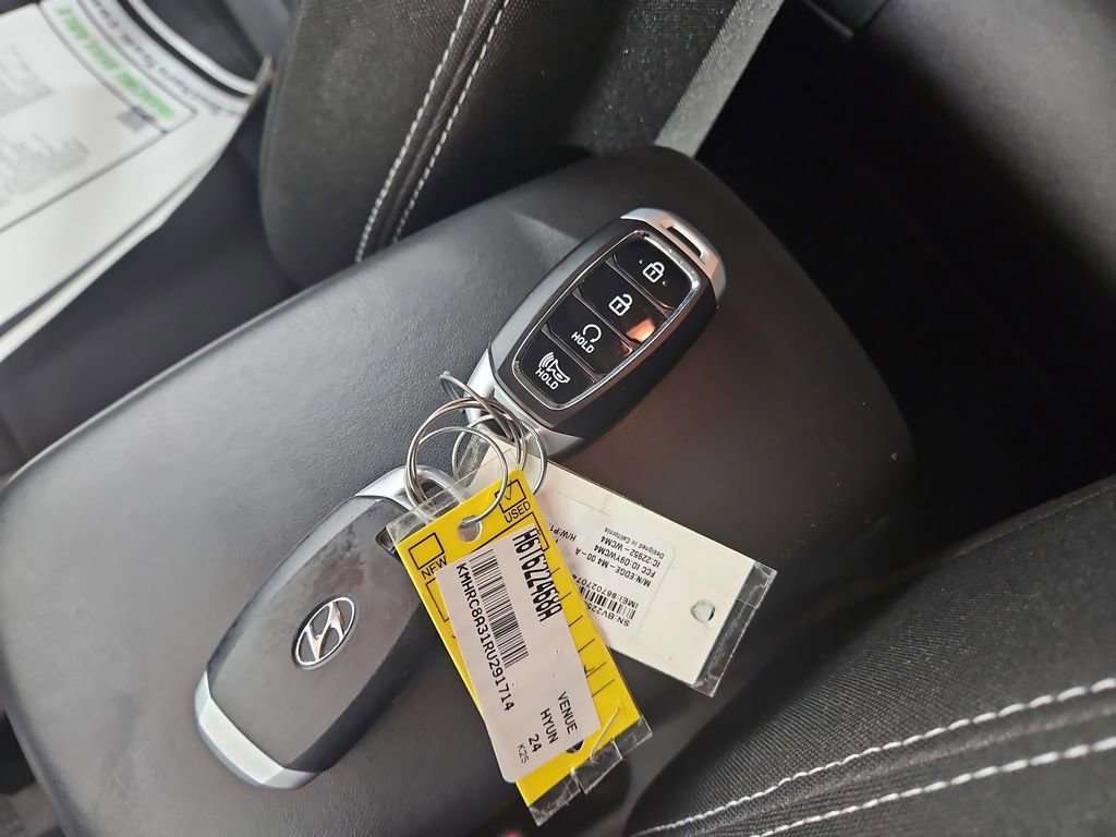 Used 2024 Hyundai Venue SEL image 29