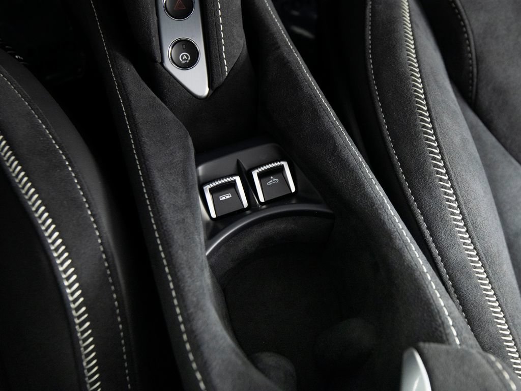 Used 2024 McLaren 750S Spider RWD image 26