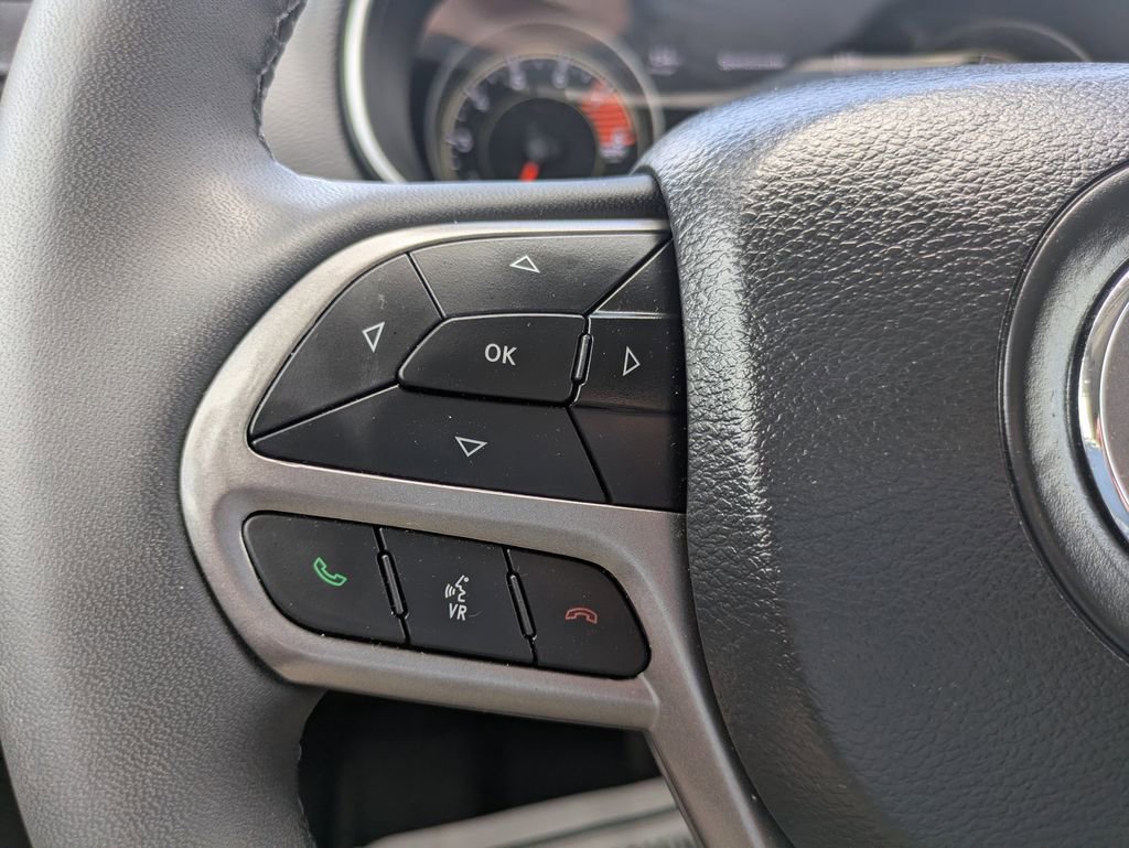 Used 2022 Jeep Cherokee Latitude Lux w/ Mopar Interior Package image 17