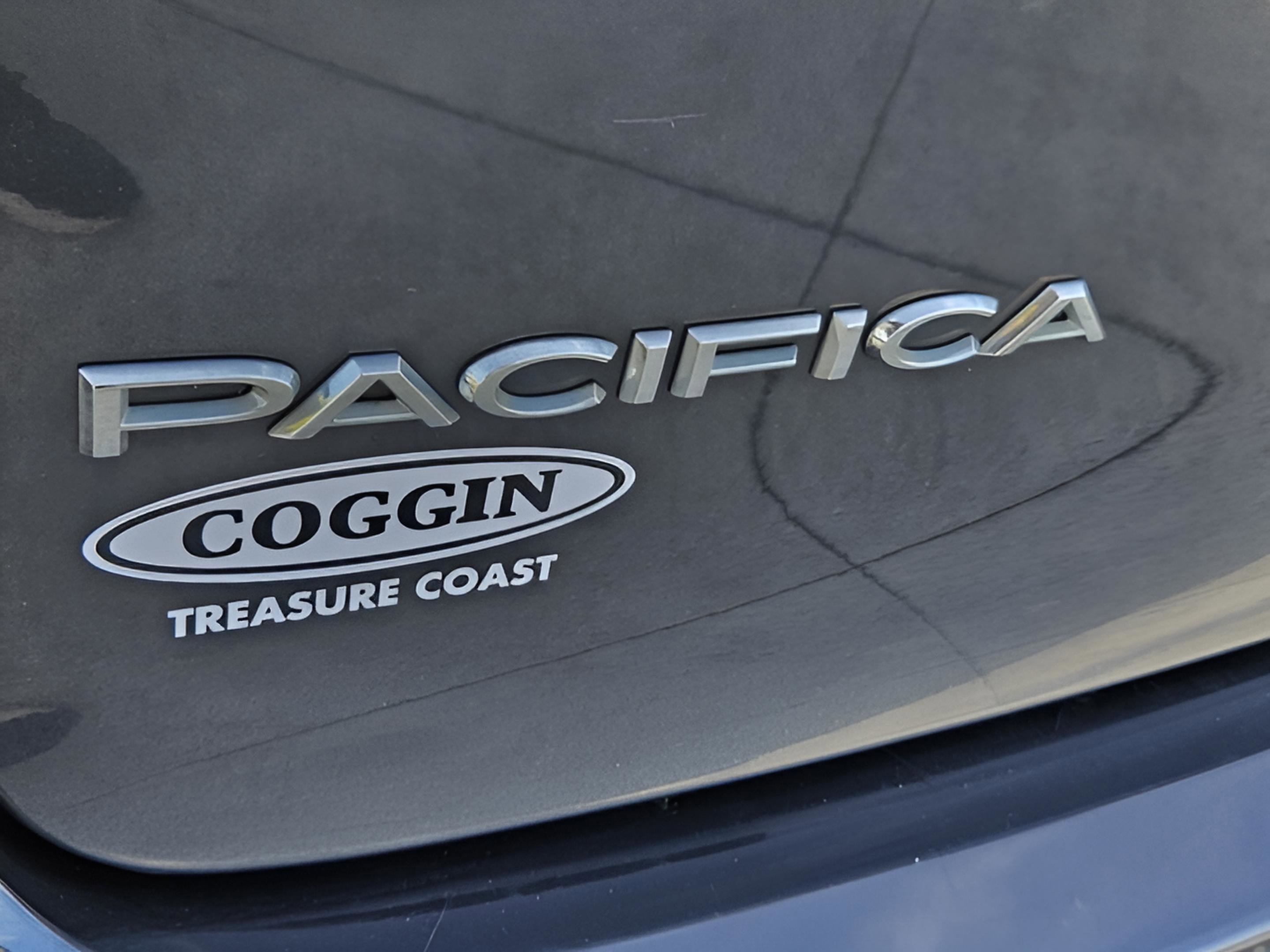 Used 2020 Chrysler Pacifica Touring-L image 27