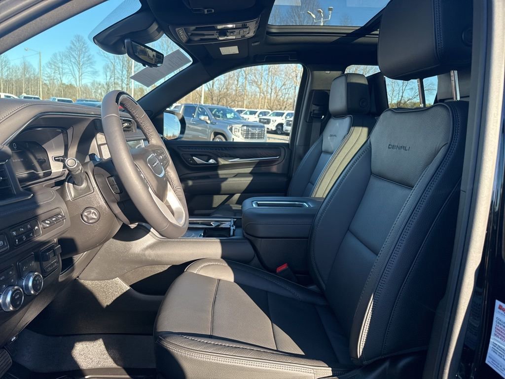 Used 2023 GMC Yukon Denali w/ Denali Reserve Package image 9