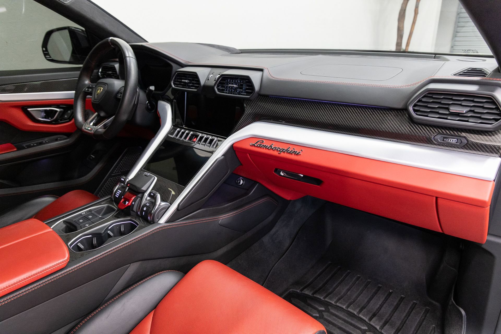 Used 2020 Lamborghini Urus AWD/4WD image 13