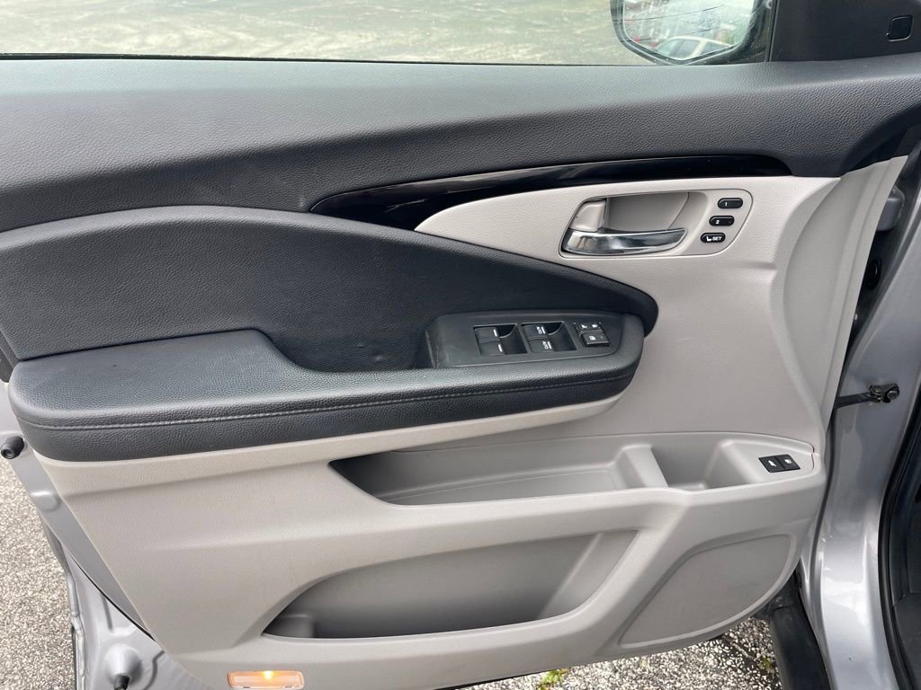 Used 2021 Honda Pilot Touring image 9