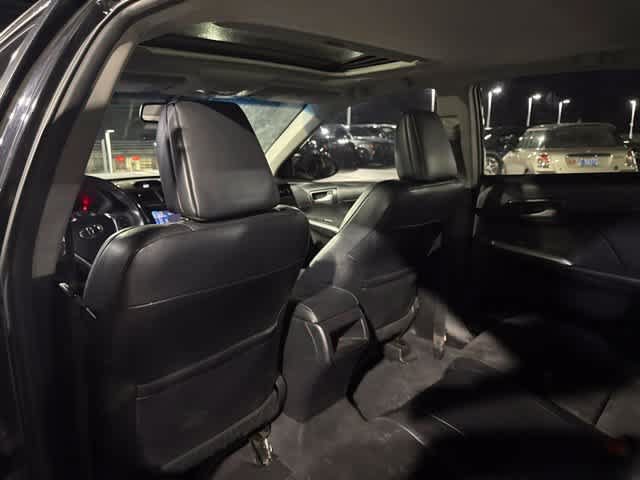 Used 2012 Toyota Camry SE w/ Leather Pkg FWD image 10