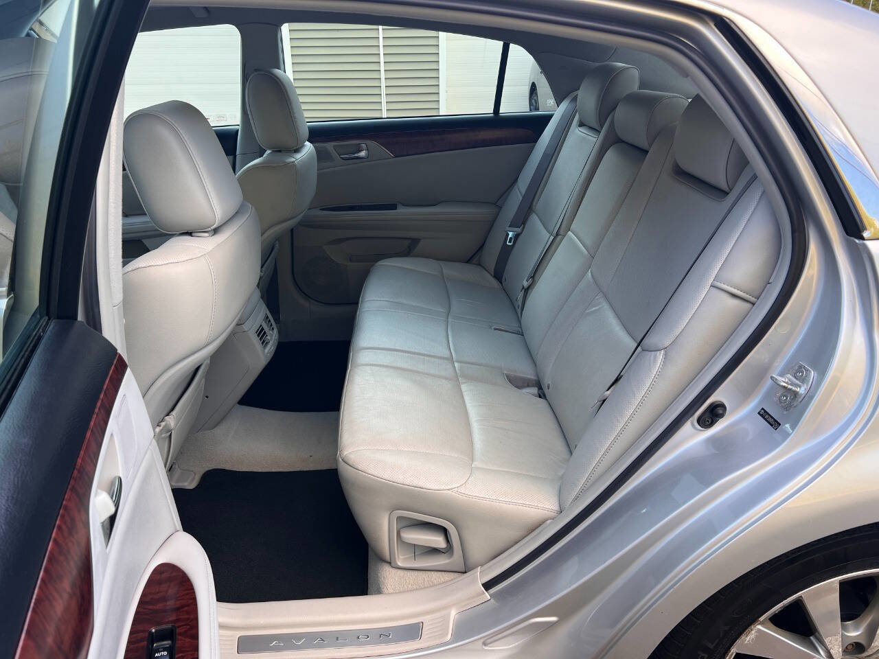 Used 2011 Toyota Avalon Limited image 25