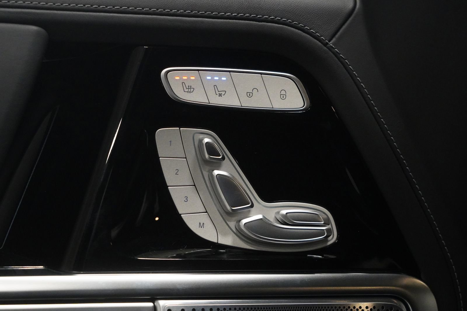 Used 2025 Mercedes-Benz G 63 AMG 4MATIC image 32