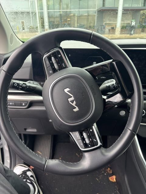 Used 2025 Kia Carnival SX w/ SX Dark Edition Package image 2