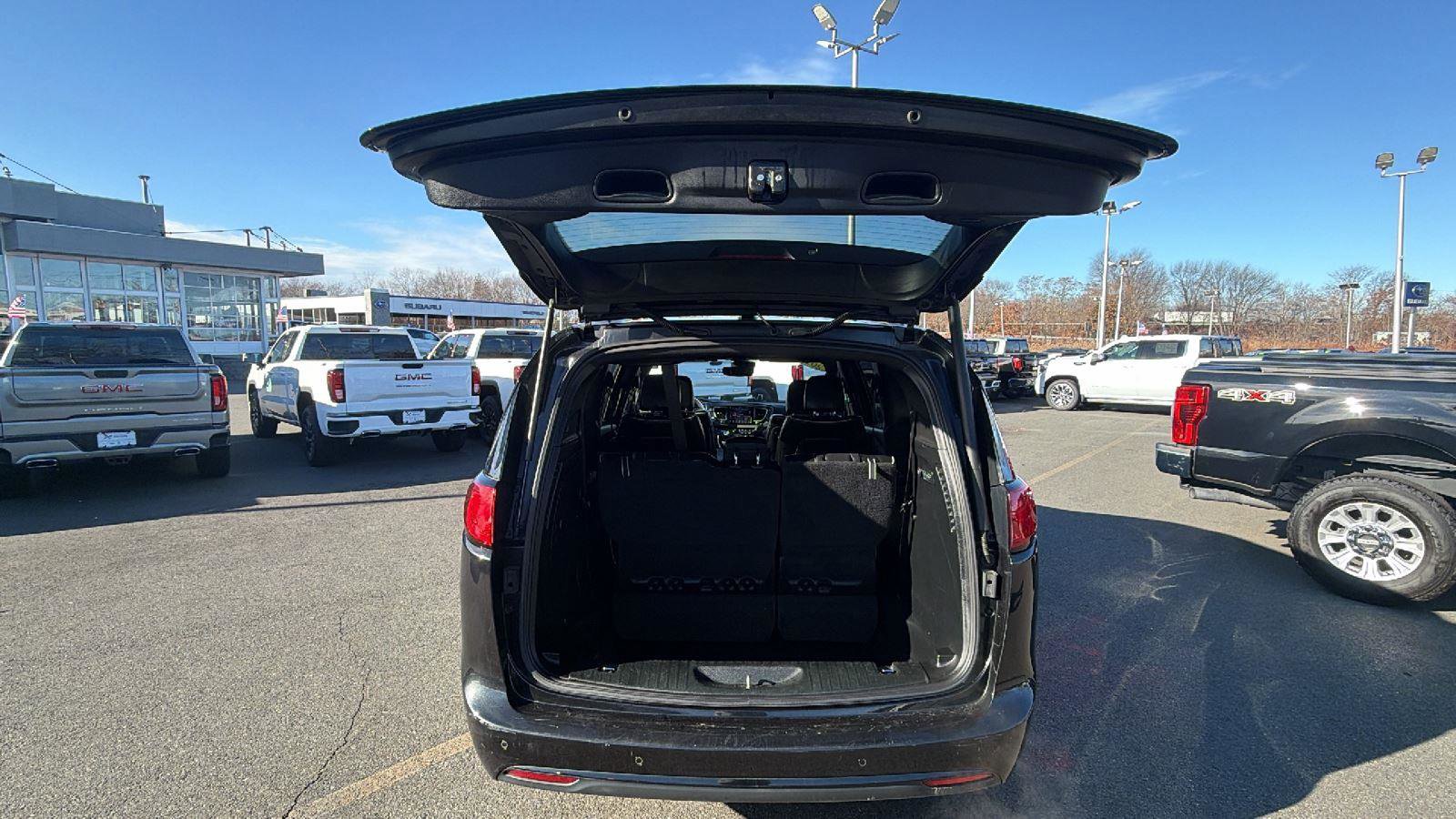 Used 2019 Chrysler Pacifica Limited w/ Advanced Safetytec Group image 34