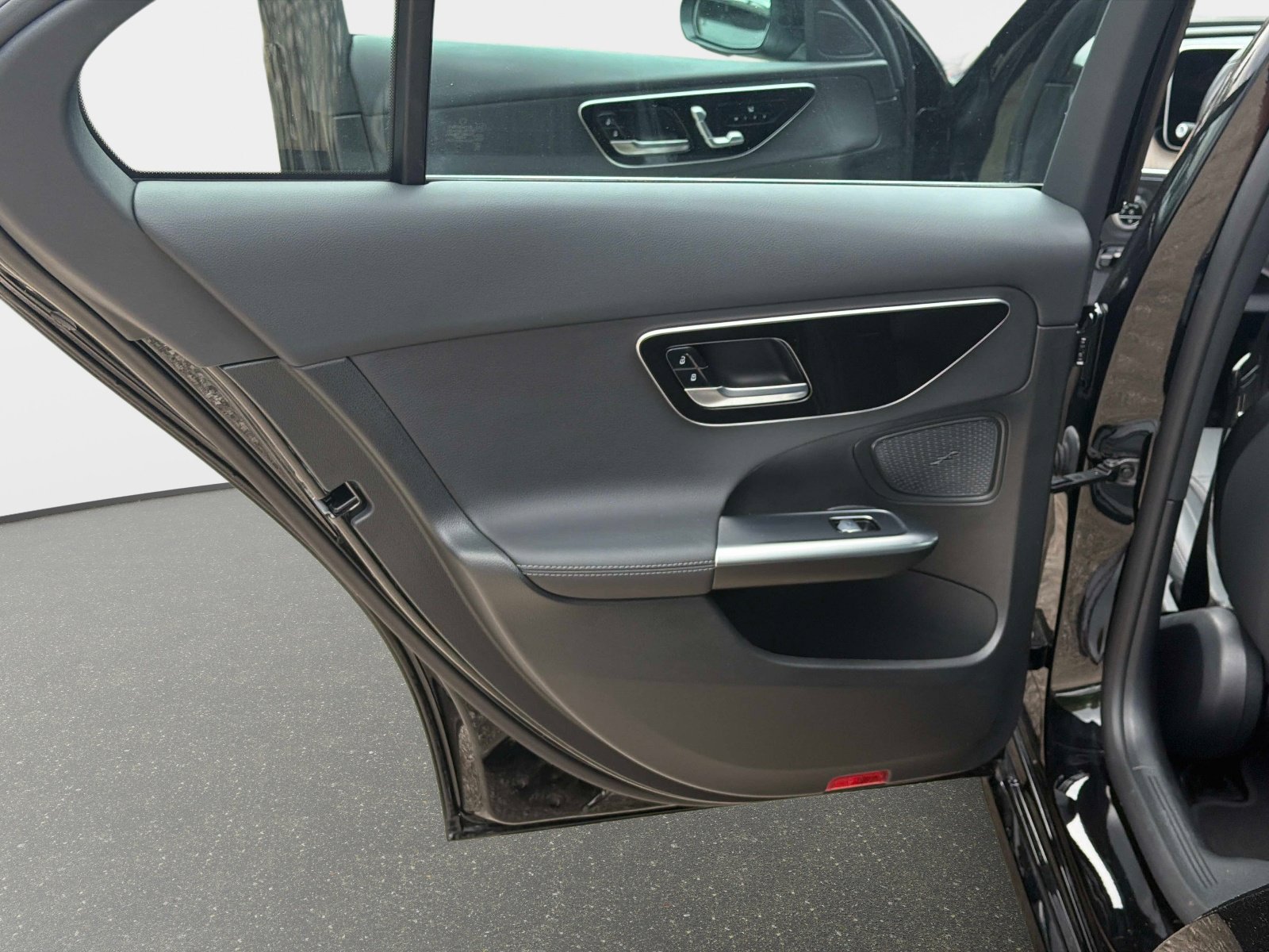 Used 2025 Mercedes-Benz C 300 Sedan image 12