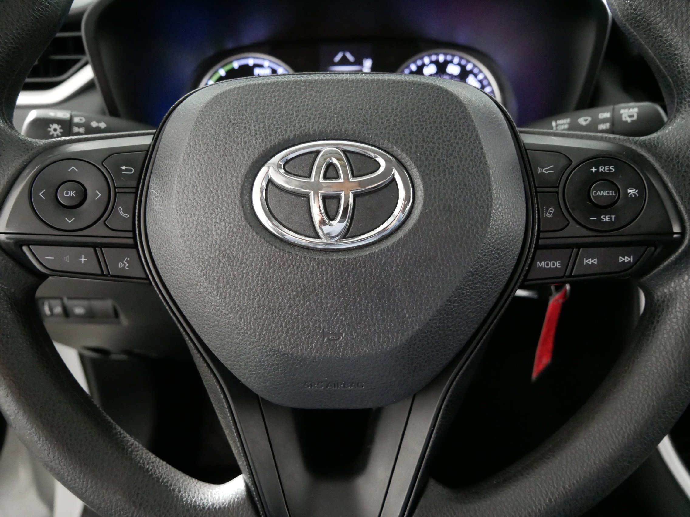 Used 2020 Toyota RAV4 LE image 25