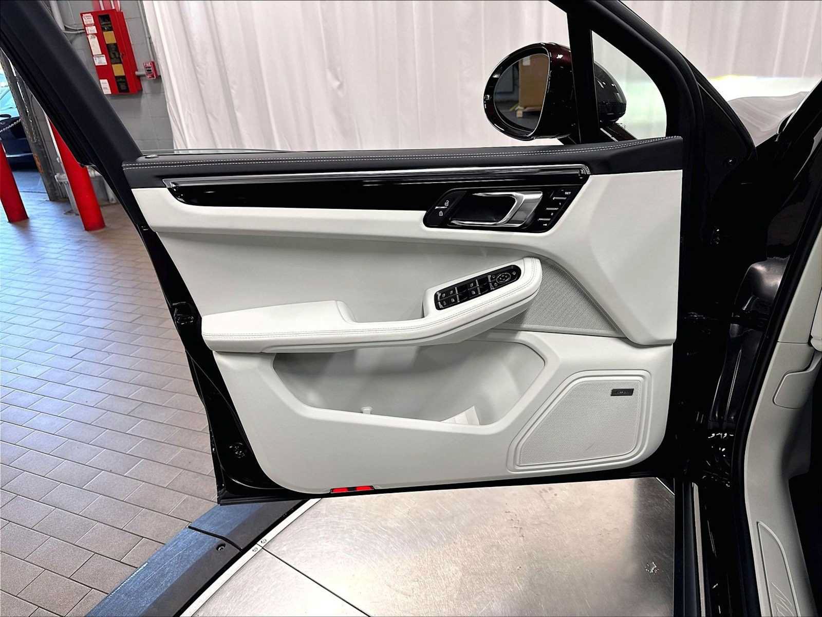 New 2026 Porsche Macan AWD/4WD image 22
