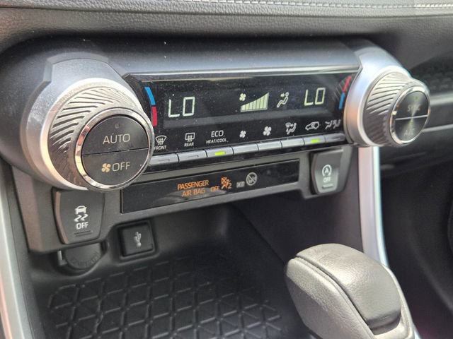 Used 2021 Toyota RAV4 XLE AWD/4WD image 21