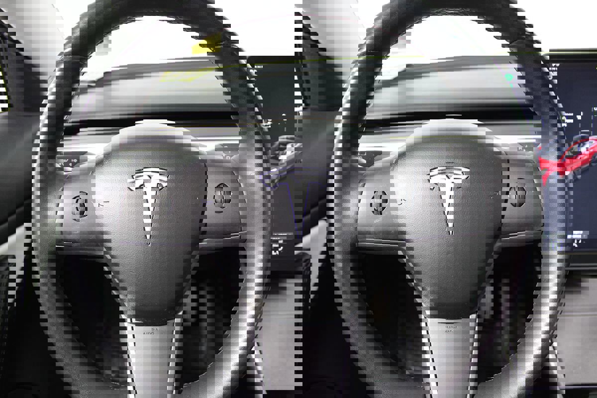 Used 2018 Tesla Model 3 Performance image 13