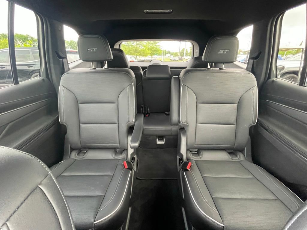 Used 2025 Buick Enclave Sport Touring w/ Power Package FWD image 25