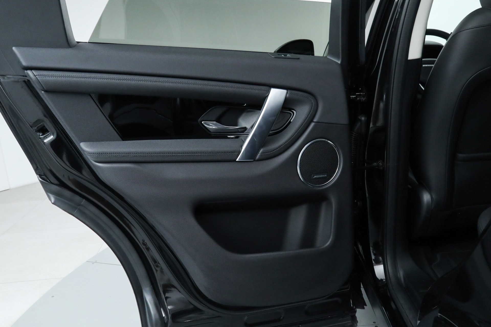 Used 2024 Land Rover Discovery Sport S image 32