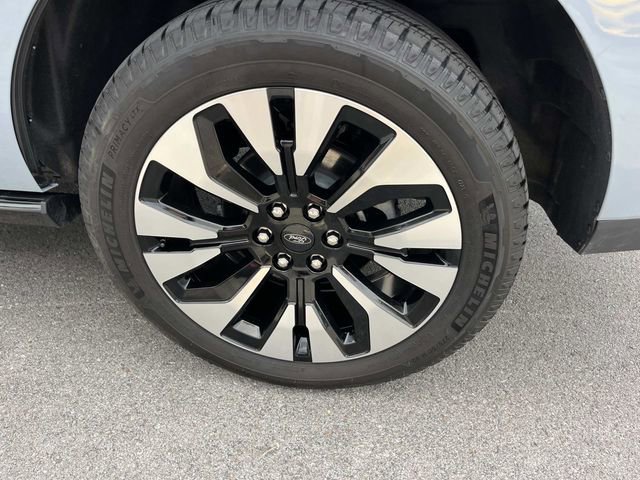 Certified 2025 Ford Expedition Platinum w/ Driver's Package AWD/4WD image 14