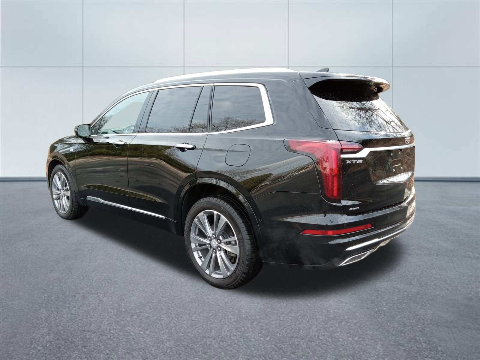 Certified 2025 Cadillac XT6 Premium Luxury w/ Platinum Package image 3