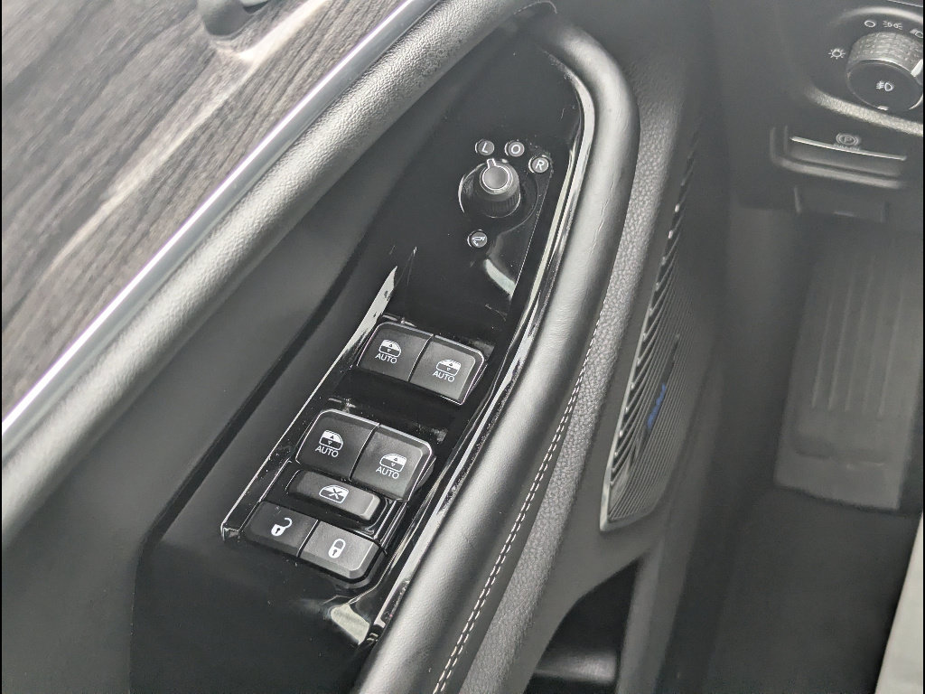 Used 2023 Jeep Grand Cherokee L Overland w/ Rear Seat Video Group I AWD/4WD image 31