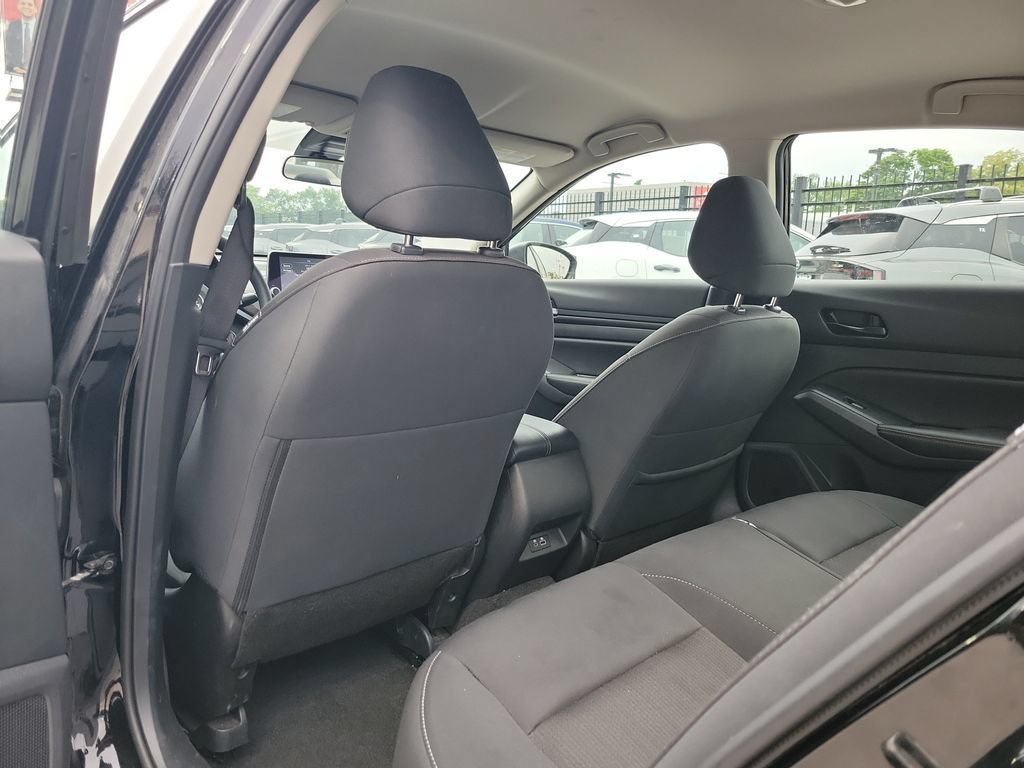 Used 2025 Nissan Altima 2.5 SV FWD image 9