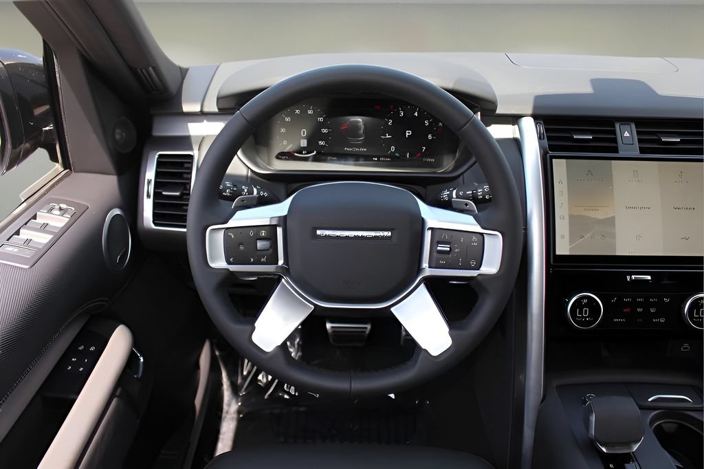 New 2025 Land Rover Discovery Dynamic SE AWD/4WD image 13