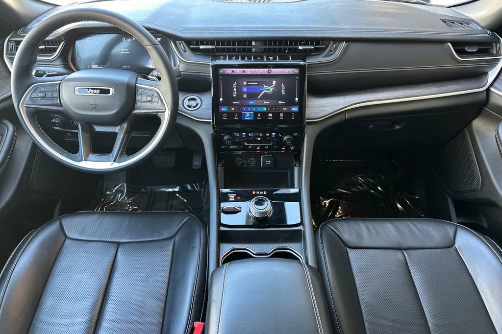 Used 2024 Jeep Grand Cherokee Limited w/ Luxury Tech Group II AWD/4WD image 12