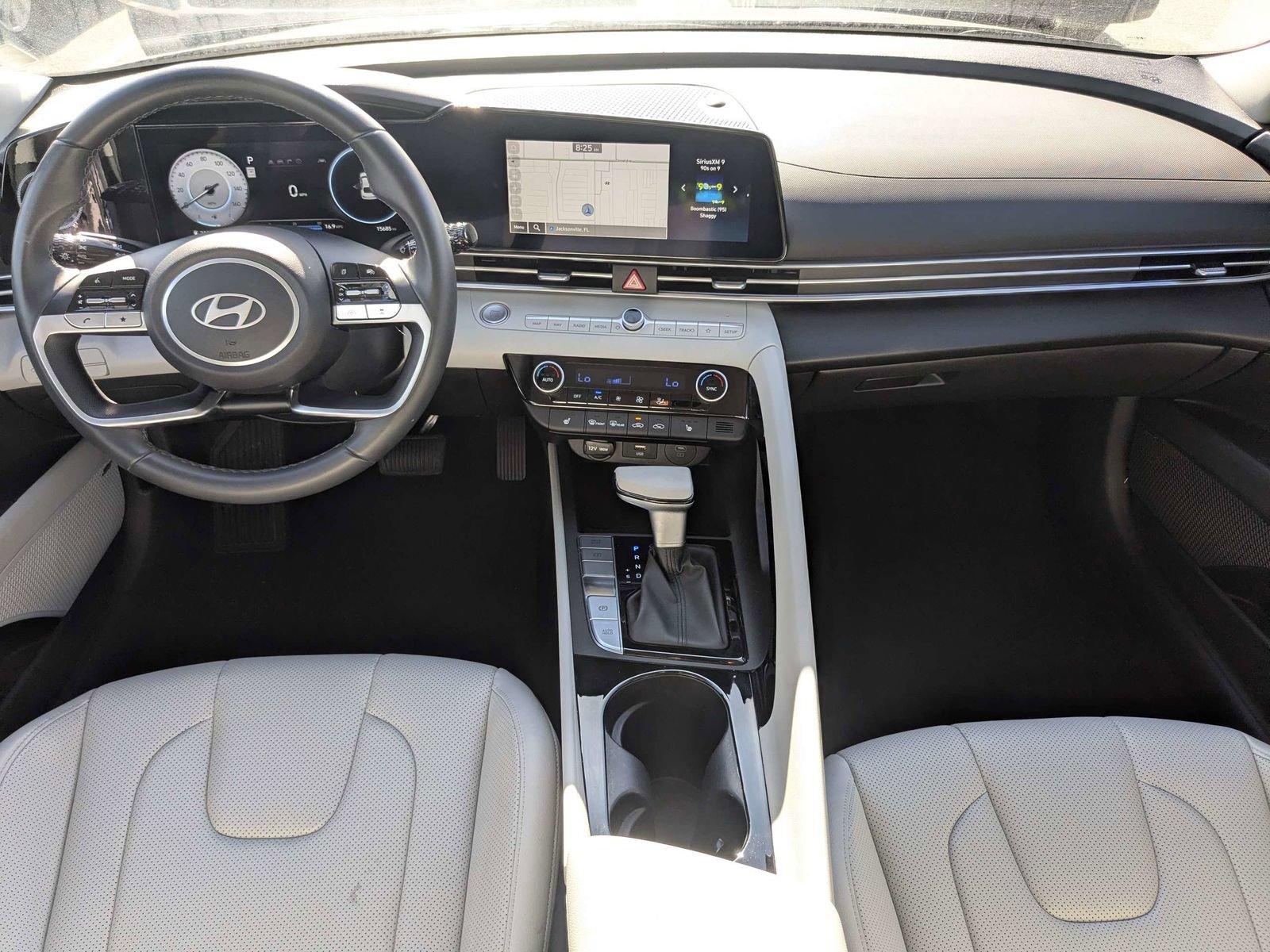 Used 2025 Hyundai Elantra Limited FWD image 14