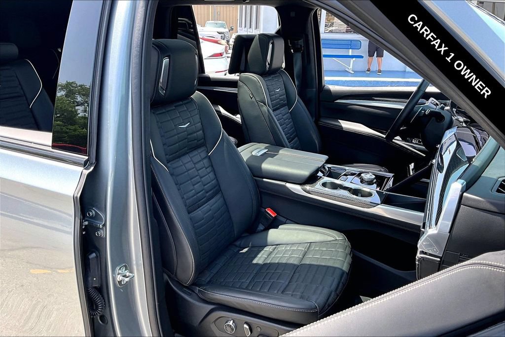 Used 2025 Cadillac Escalade V AWD/4WD image 30