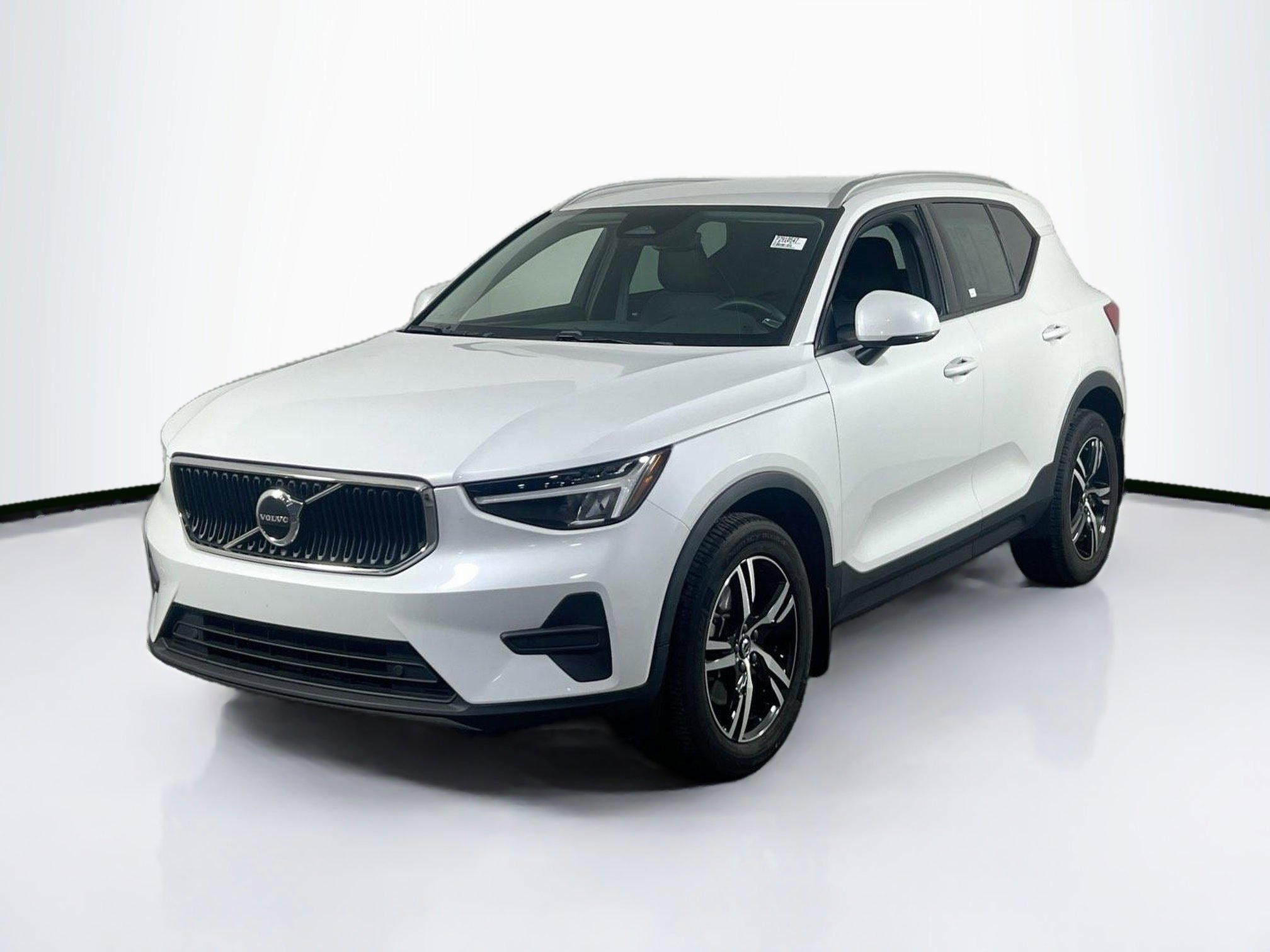 Used 2023 Volvo XC40 B5 Core w/ Climate Package image 1