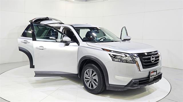 Certified 2025 Nissan Pathfinder SV FWD image 29