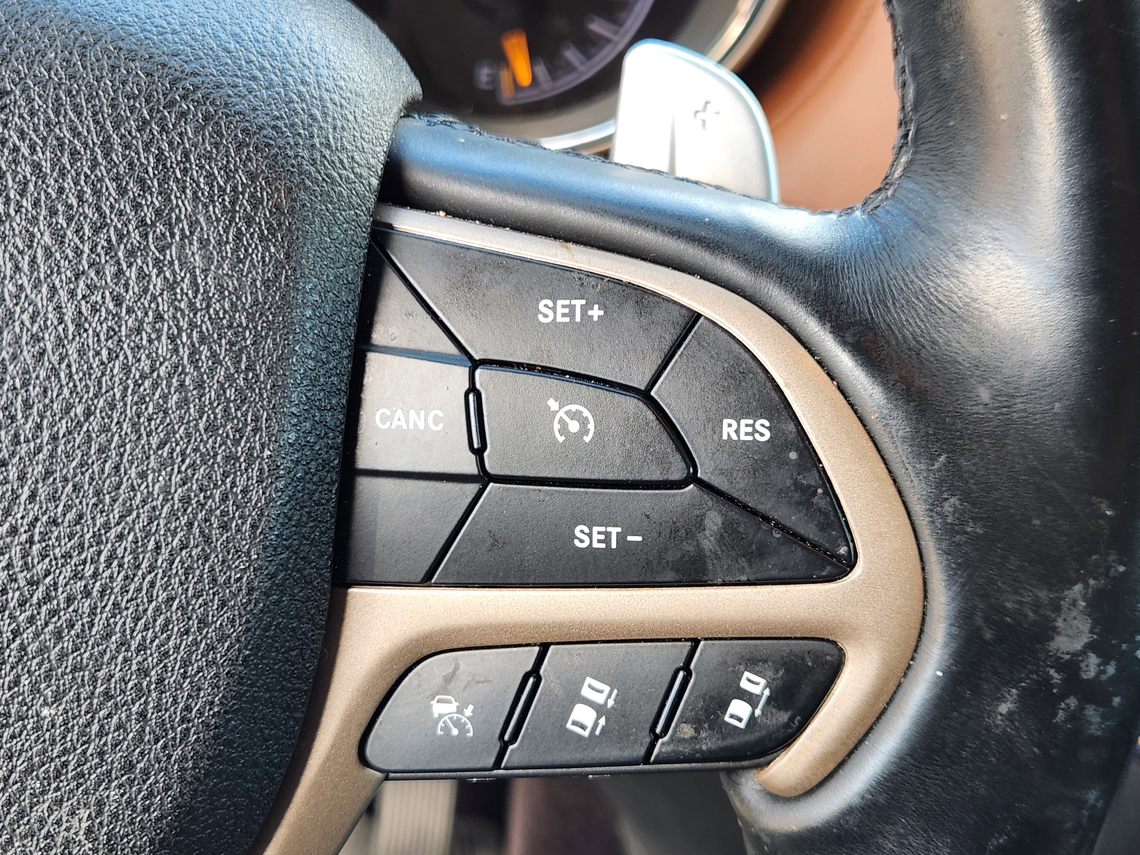 Used 2017 Jeep Grand Cherokee Summit image 25