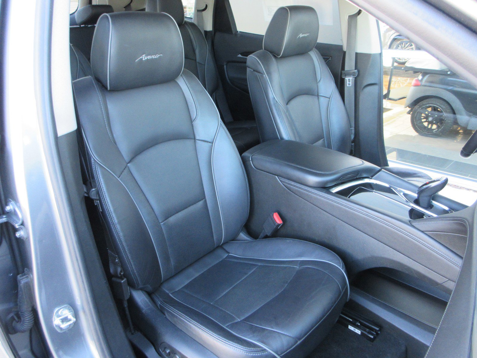 Used 2020 Buick Enclave Avenir w/ Avenir Technology Package image 27