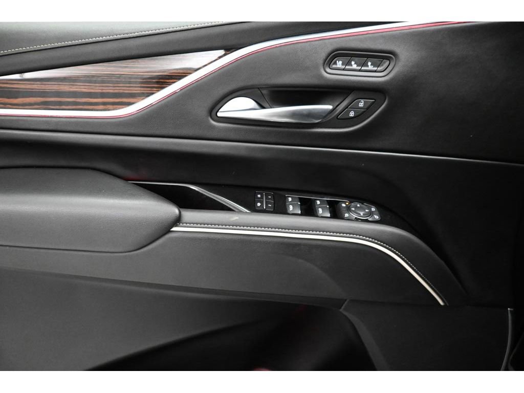 Used 2021 Cadillac Escalade Premium Luxury AWD/4WD image 8