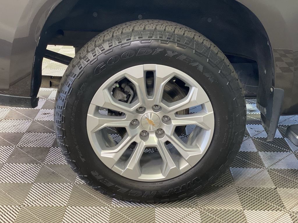 Used 2021 Chevrolet Silverado 1500 High Country w/ Technology Package AWD/4WD image 18