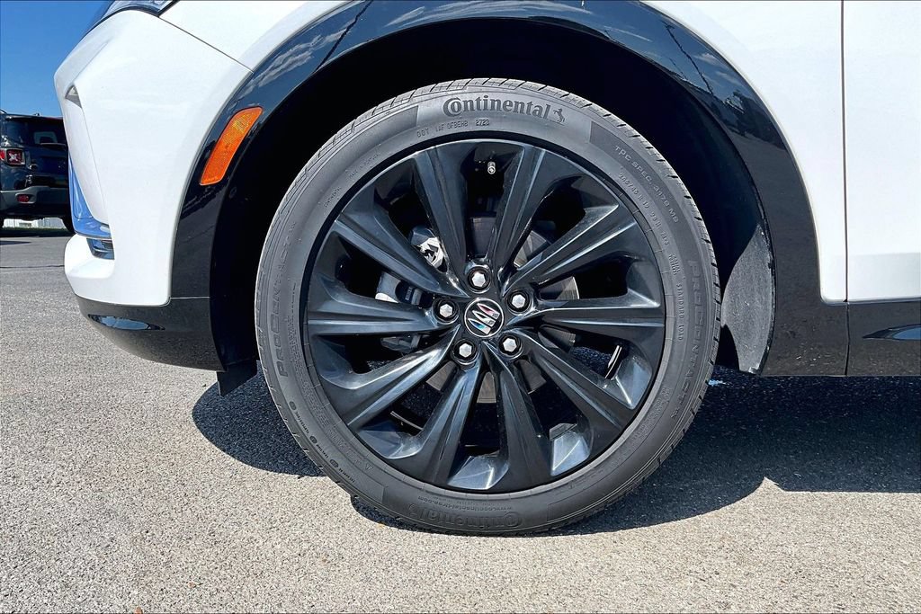 Used 2024 Buick Envista Sport Touring w/ Convenience I Package FWD image 2