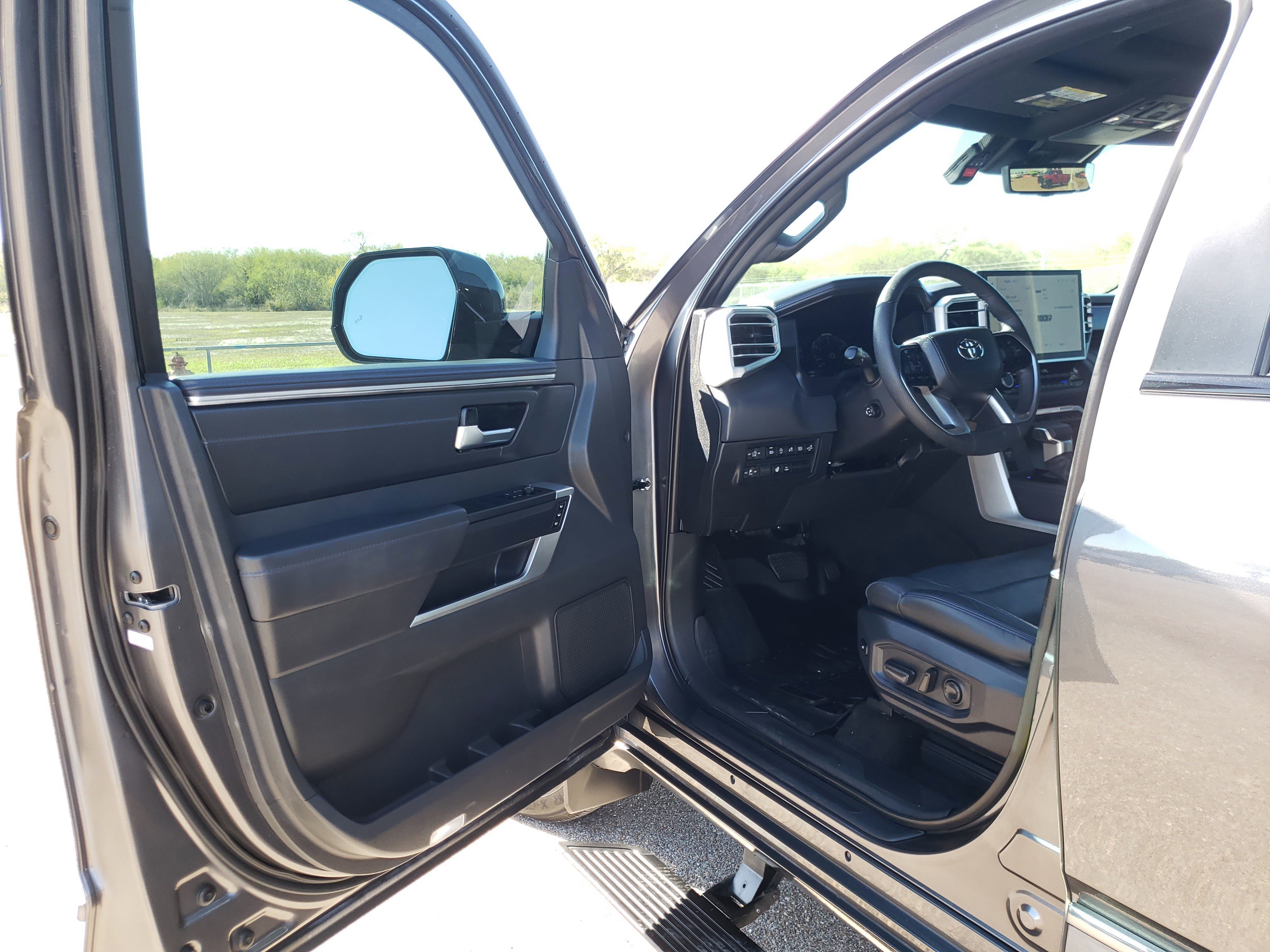 Used 2025 Toyota Tundra Platinum AWD/4WD image 12