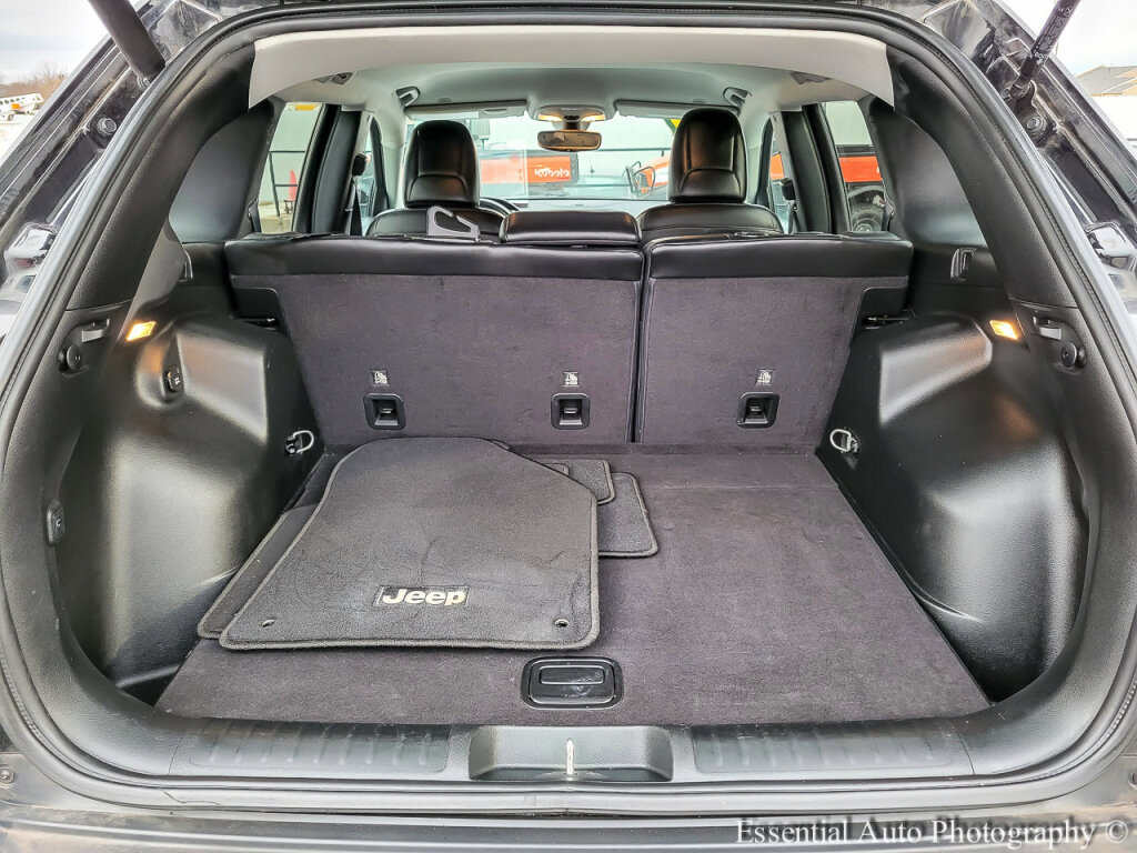 Used 2019 Jeep Cherokee Limited image 28