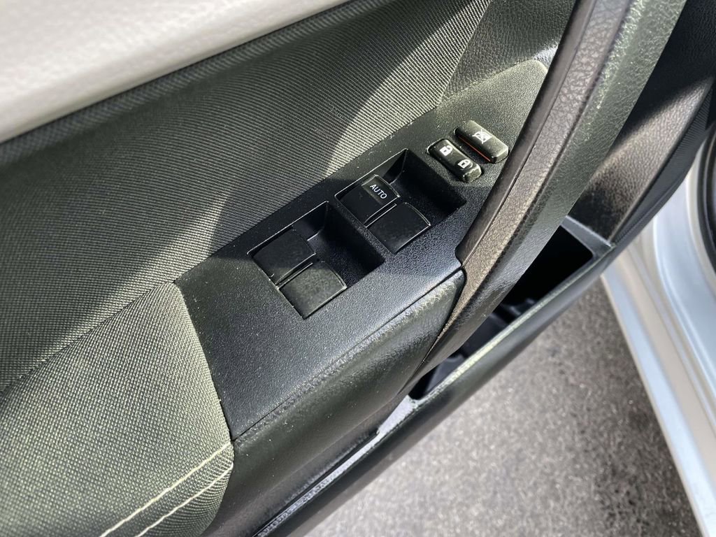 Used 2017 Toyota Corolla LE image 24