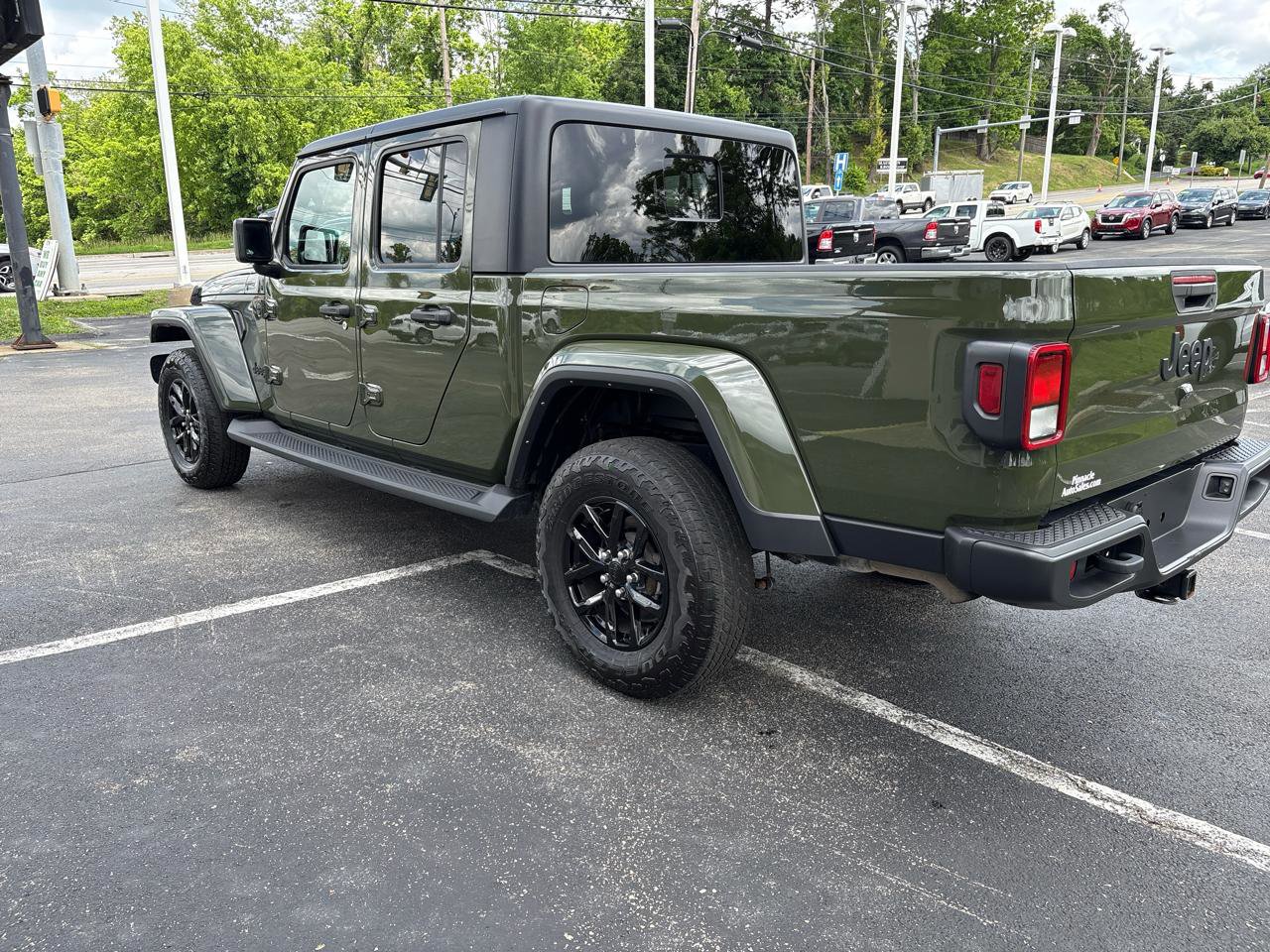 Used 2021 Jeep Gladiator Sport AWD/4WD image 8