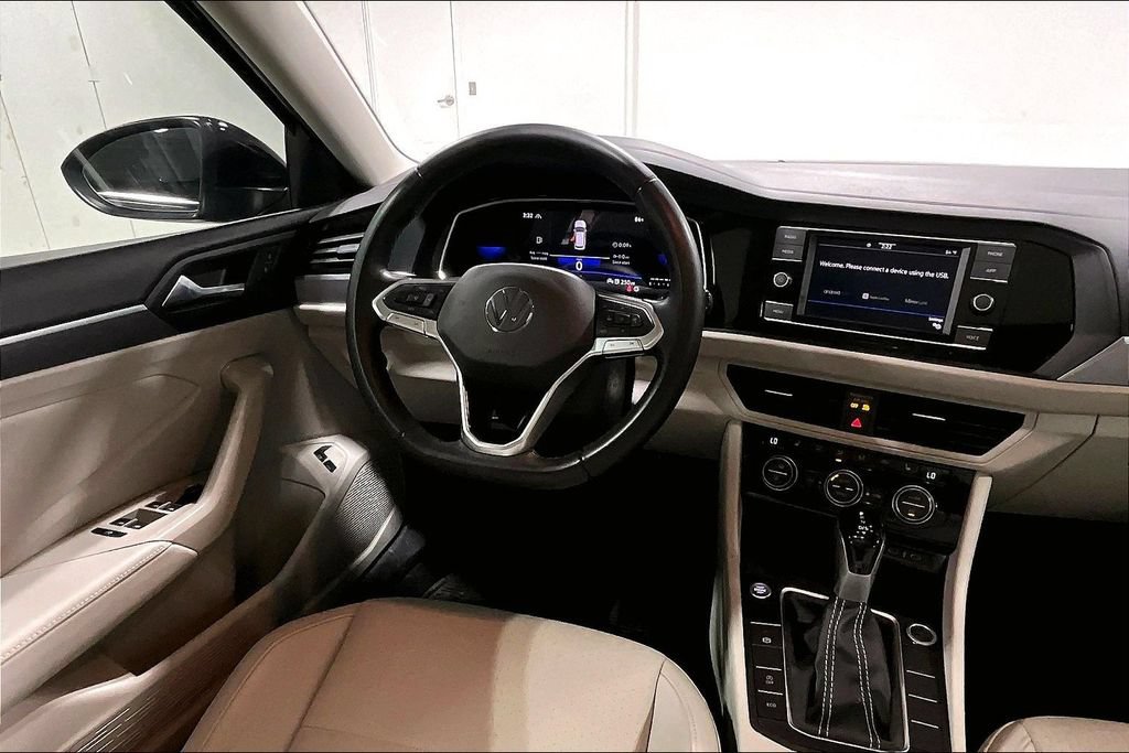 Used 2023 Volkswagen Jetta SE FWD image 6