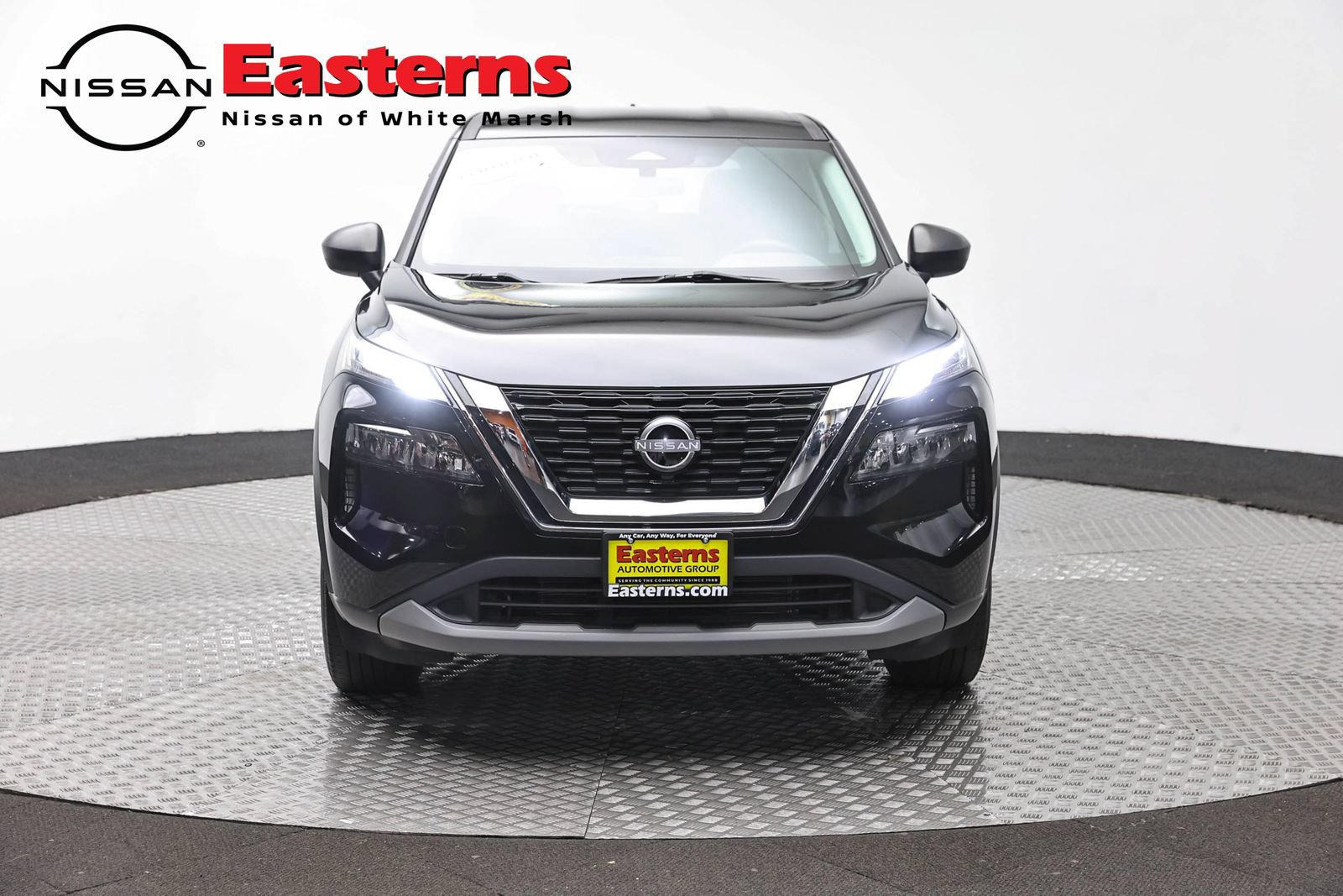 Used 2023 Nissan Rogue S AWD/4WD image 2