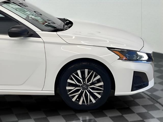 Used 2025 Nissan Altima 2.5 SV FWD image 27