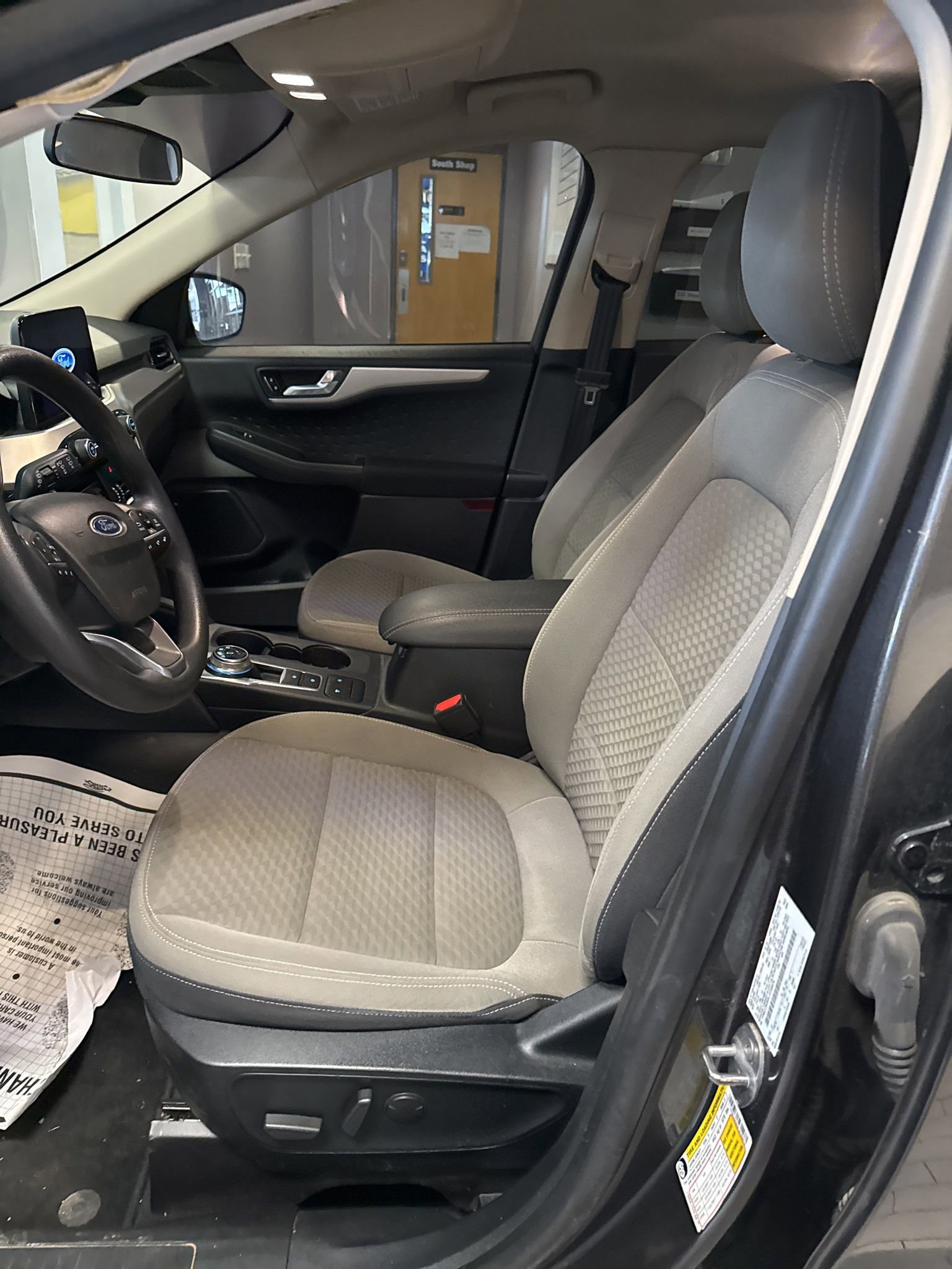 Used 2020 Ford Escape SE image 8