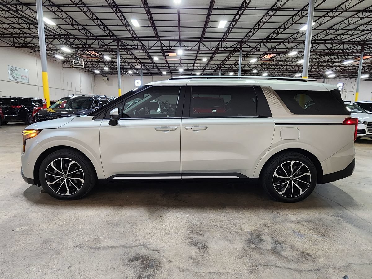 Used 2025 Kia Carnival SX FWD image 7