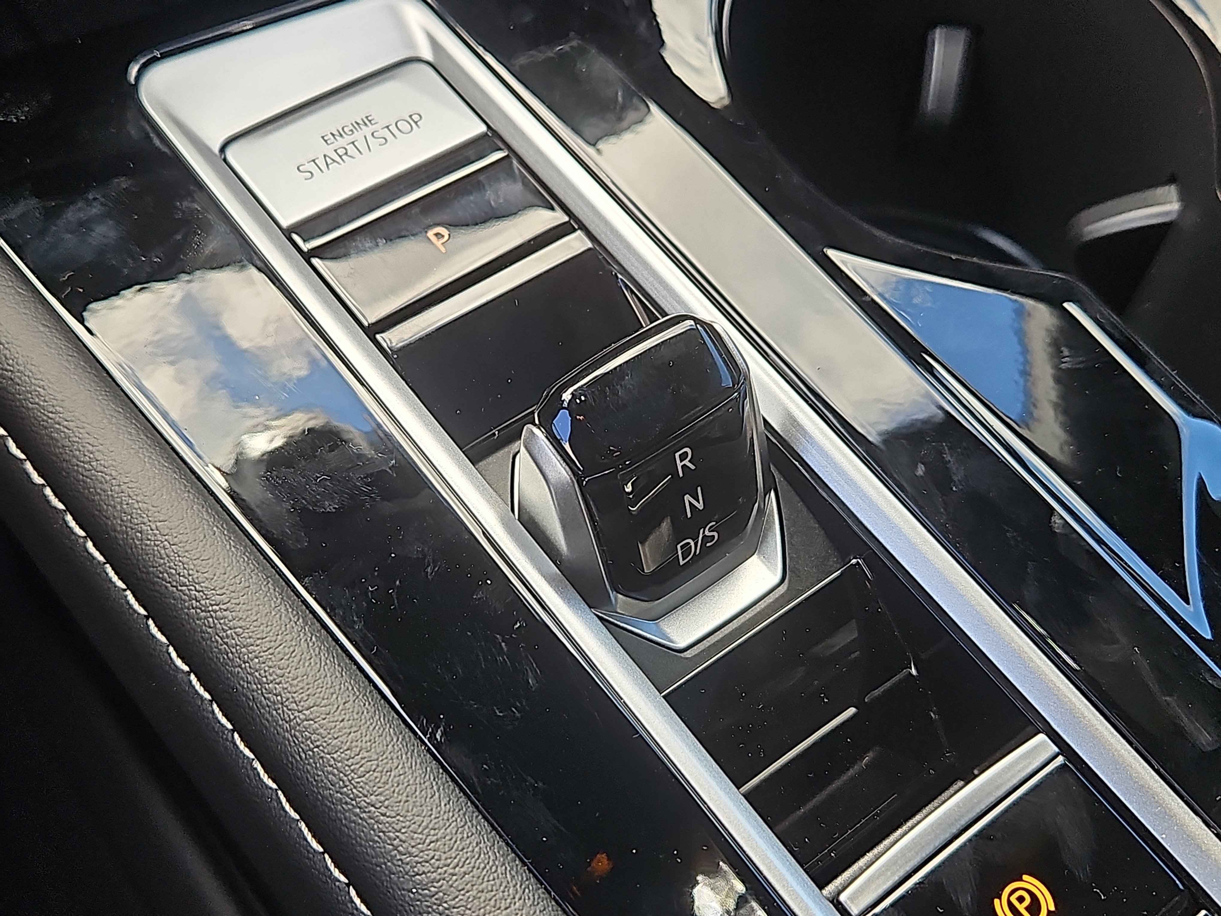 New 2026 Volkswagen Atlas Cross Sport SEL R-Line image 18